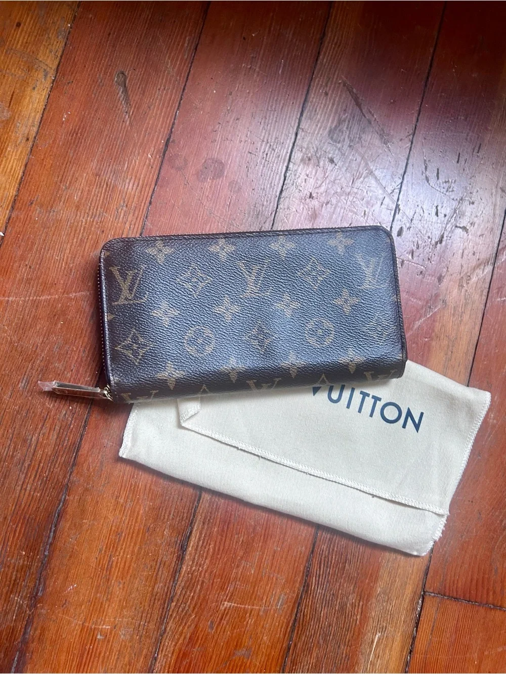 Louis Vuitton Monogram Zippy Wallet